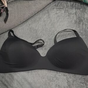 Victoria's Secret No Wire Bra 34D